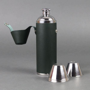 The Best Luxury Gift Ideas for Women 5 10oz Hunter Flask with 4 Cups