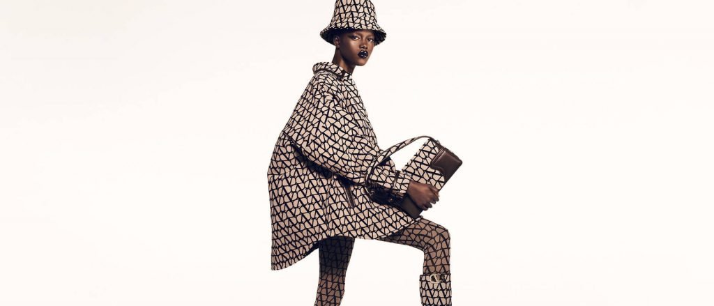 Valentino Garavani Bags: The Must-have Accessory For 2023 2 VALENTINO GARAVANI TOILE ICONOGRAPHE BAGS