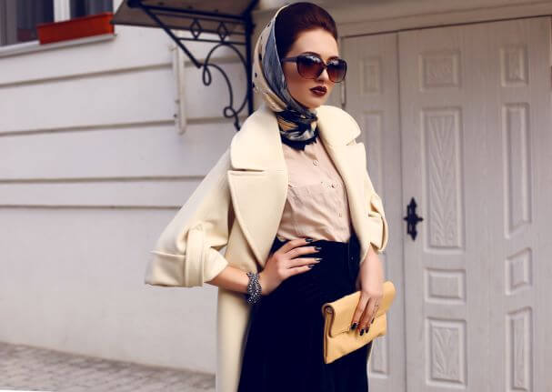 Hamptons Fashion: What to Wear This Summer 5 woman in retro classic style