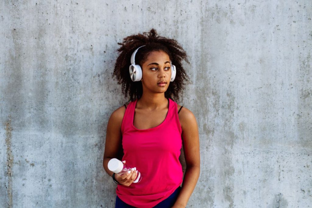 Sustainable Athleisure Clothing: The Future of Eco-Friendly Fitness Wear 3 woman in sustainable athleisure clothing