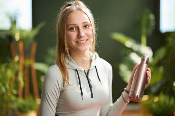 Sustainable Athleisure Clothing: The Future of Eco-Friendly Fitness Wear 1 woman in sustainable gymwear
